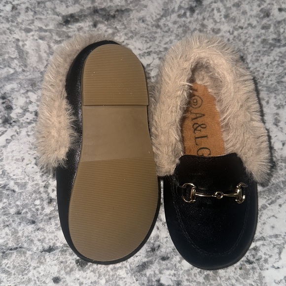 Toddler loafers-size 6 (fits like a 4/5) - Picture 2 of 2